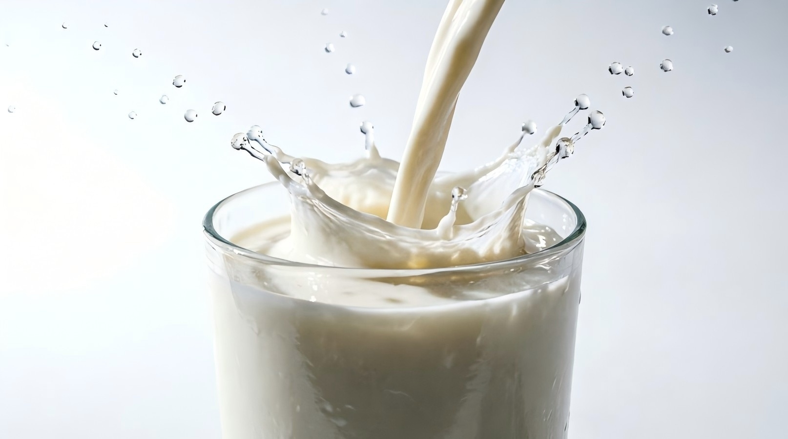 惊!配料表没糖,营养成分表却含乳糖5.7克?给娃选牛奶,记住这“两大铁律”